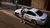Bilde av kvinne og BMW 3-serie Sedan i gaten