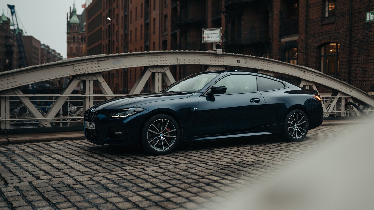 Bilde av BMW 4-serie på en bro Bilde av BMW 4-serie på en bro