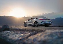 Bilde av BMW 8-serie Cabriolet i solnedgang