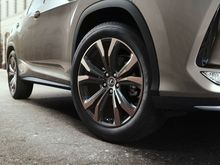 Bilde av bakhjul på Lexus RX