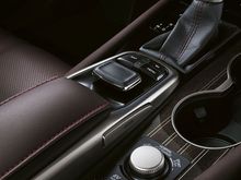 Bilde av detaljer i interiøret i Lexus RXL