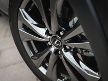Bilde av hjul på Lexus UX 250h