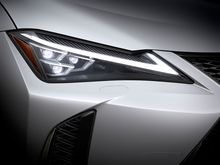 Bilde av frontlykt på Lexus UX