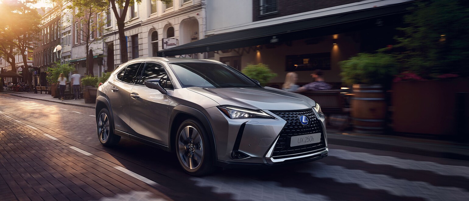 Bilde av Lexus UX 250h i gaten Bilde av Lexus UX 250h i gaten