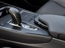 Bilde av midtkonsollen i Lexus UX 300e