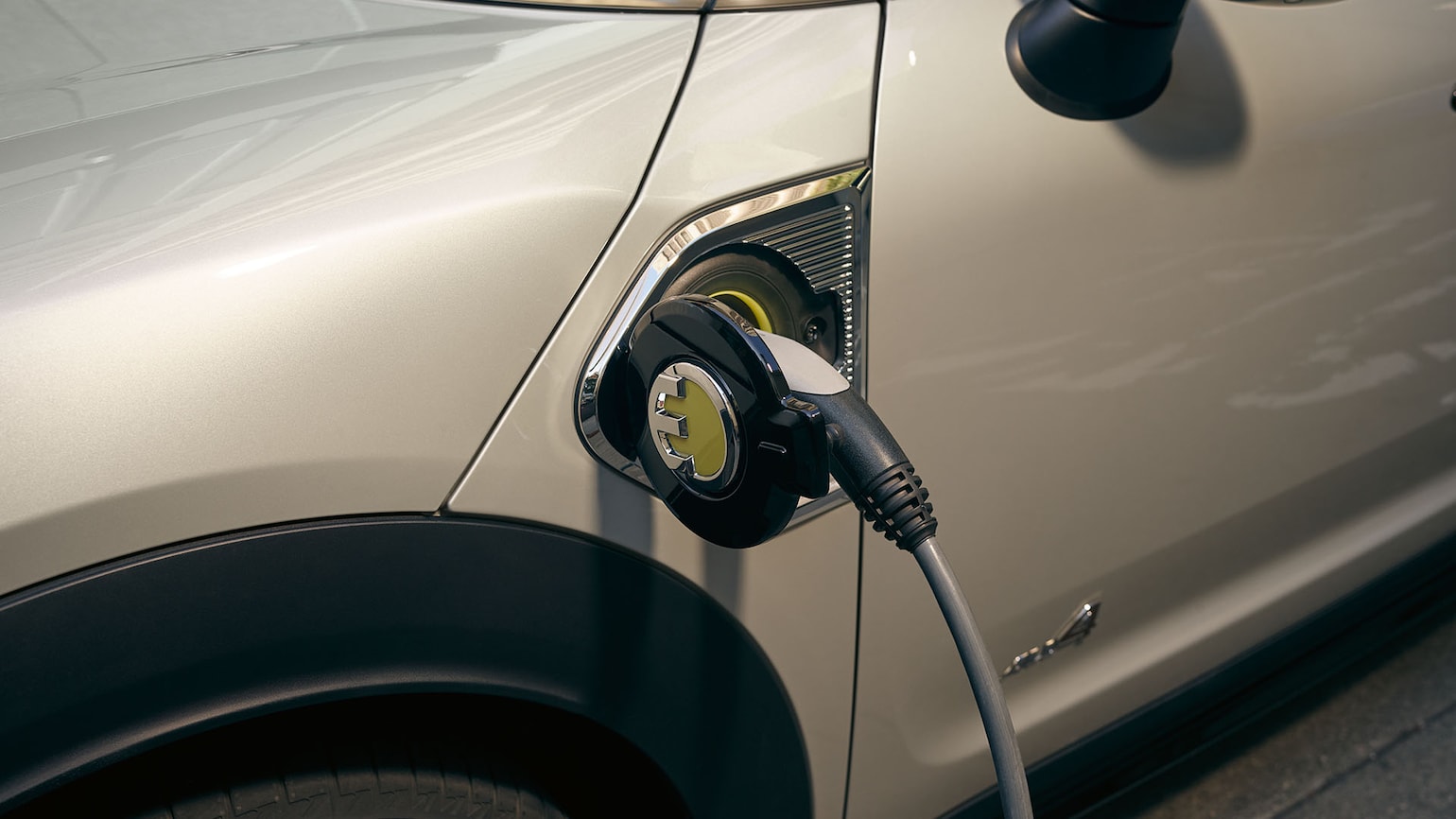 Bilde av MINI som lader Bilde av MINI som lader