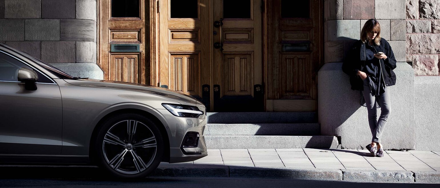 Bilde av kunde som benytter Volvo On Call appen