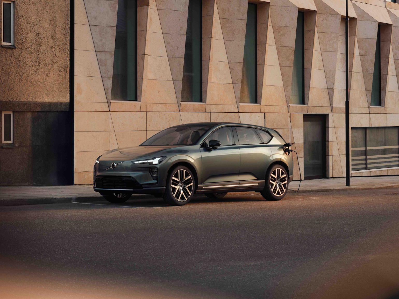 Volvo EX60 fra siden