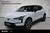 Bild 1 av 40. Elegant hvit SUV med LED-lys og stilfull kontrasttak