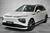 Bild 1 av 36. Elegant hvit SUV med karakteristiske LED-lys og sofistikert front.