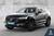 Bild 1 av 26. Svart SUV med Inscription grill og aktive LED-lys.