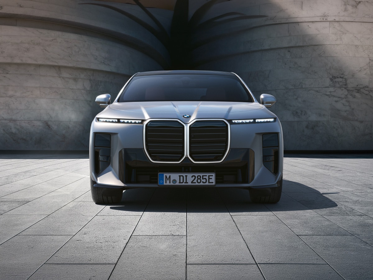 BMW i7 M70