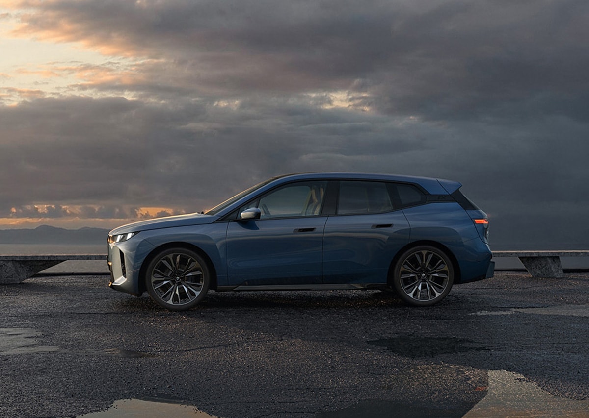 Nye BMW iX fra siden