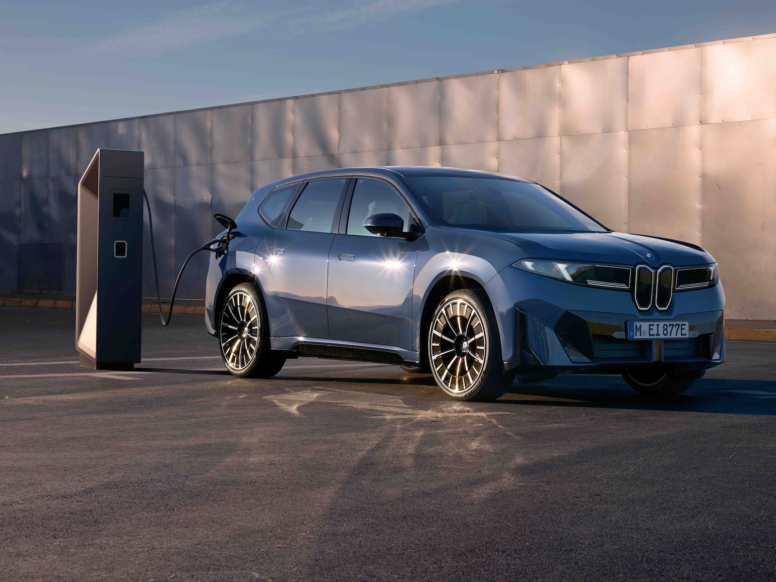 Nye BMW iX3 lader