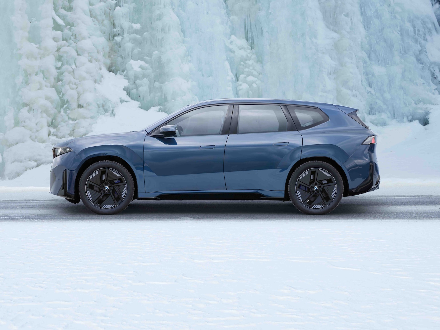 BMW iX3 på vinterføre
