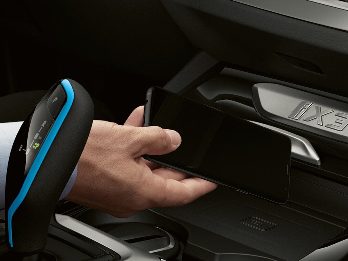 BMW IX3 hos Bilia