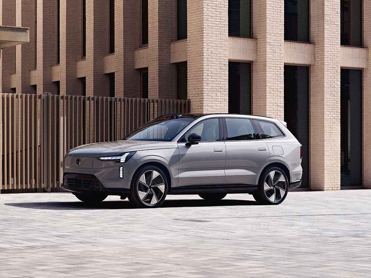 Volvo EX90 hos Bilia