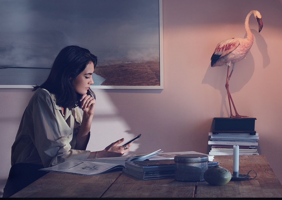 Bilde av kunde som benytter Volvo On Call appen Bilde av kunde som benytter Volvo On Call appen