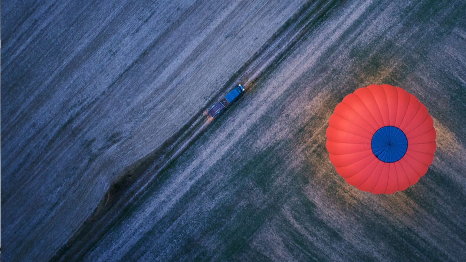 Vei og luftballon, illustrasjonsfoto